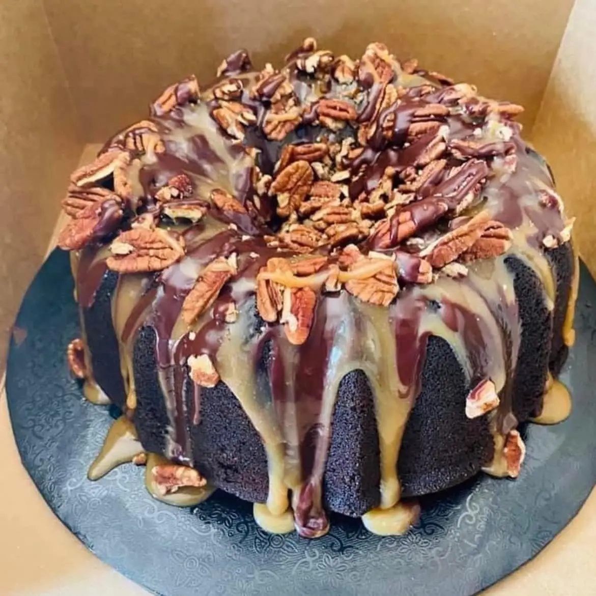 Glazed bundt cake