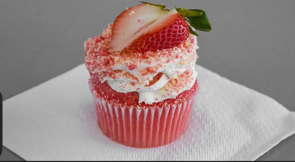 Strawberry crunch cupcake